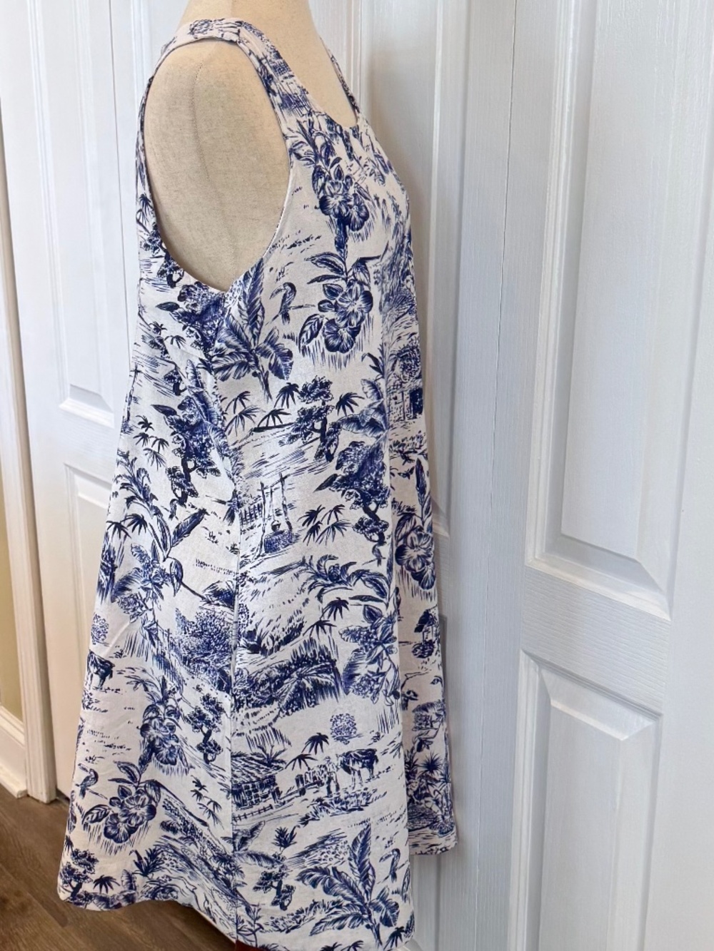 Women's Size L, Linen Blend Dress by Joie, Blue & White Tropical Print Pullover - Picture 9 of 11